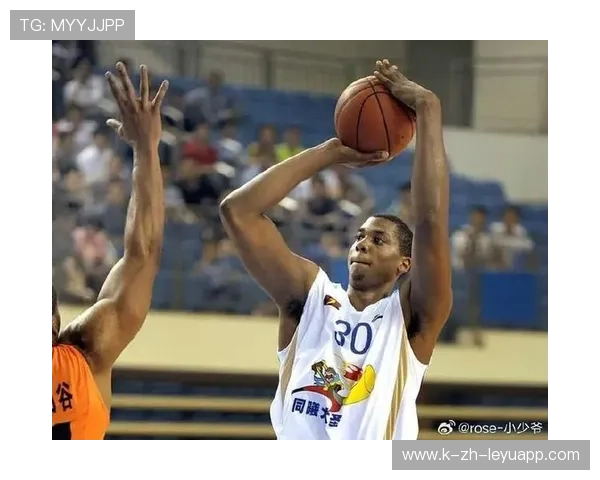 前NBA球员怀特塞德更新社媒晒照，定位显示已抵达上海，怀特塞德效力过的球队