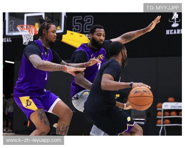 勇士战术演练：库里与格林连线测试多变出手