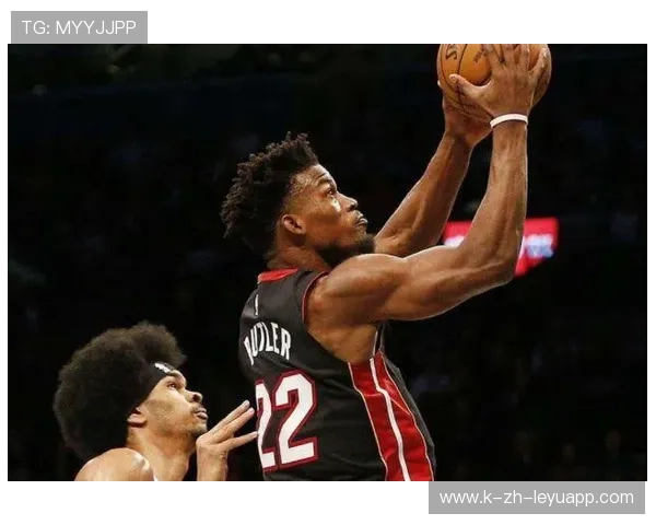 关键球顶着两人命中,全队跪着庆祝 关键球顶着两人命中,全队跪着庆祝